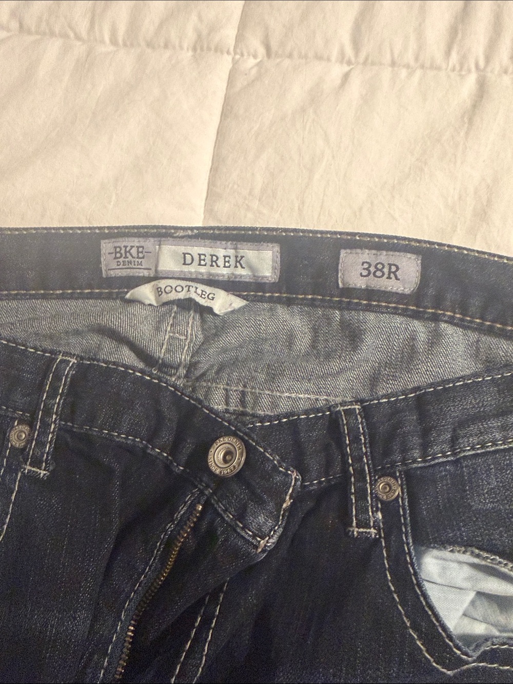 Buckle Men's Dark Wash Blue Jeans - Picture 4 of 4